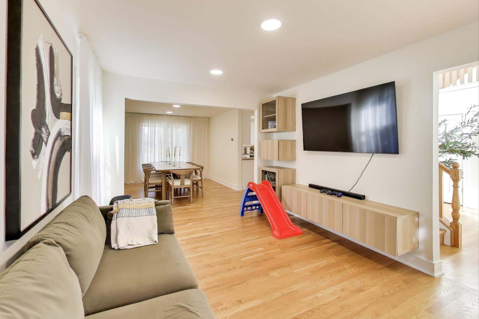 405 Windham Trail, Carpentersville, IL 60110