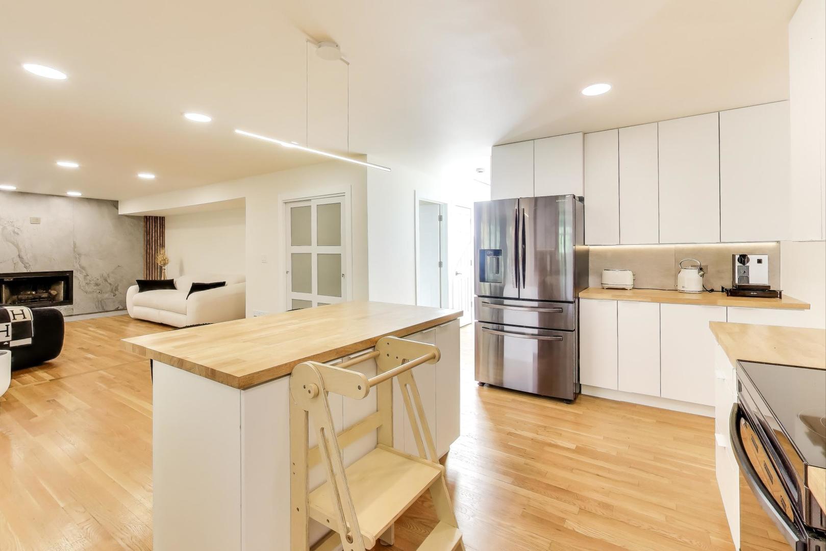 405 Windham Trail, Carpentersville, IL 60110