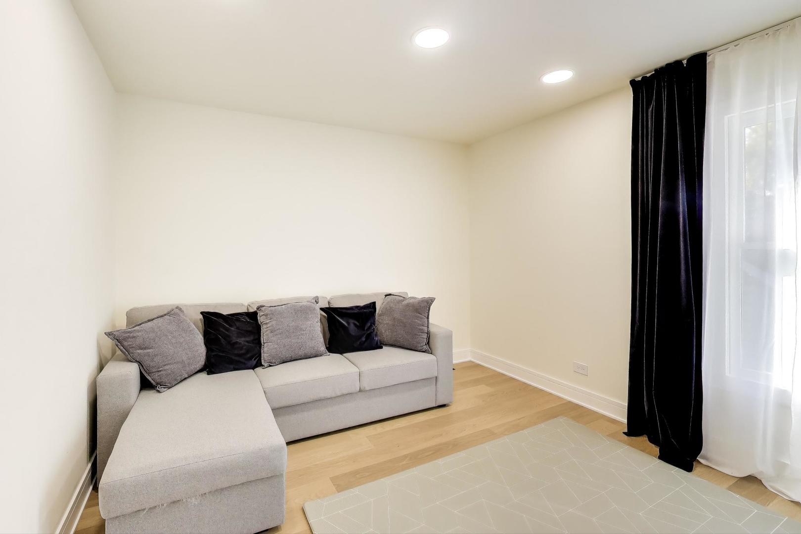 405 Windham Trail, Carpentersville, IL 60110