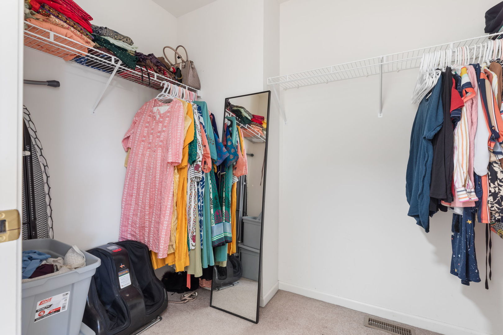 9 Lake Plumleigh Court, Algonquin, IL 60102