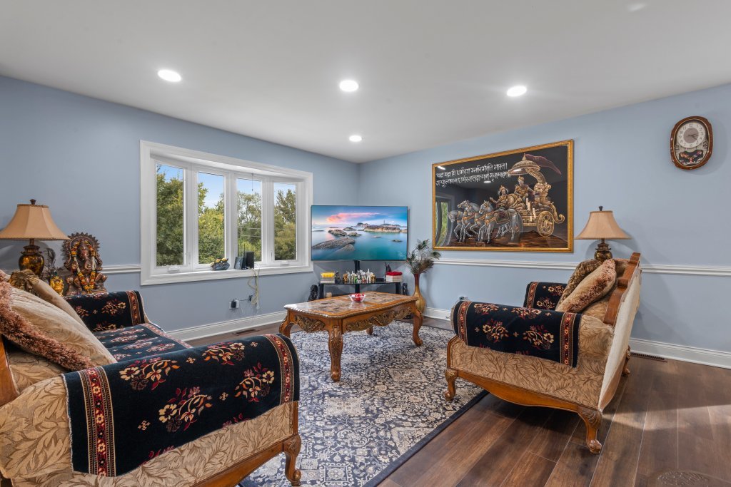 2004 E Parkview Circle, Hoffman Estates, IL 60169