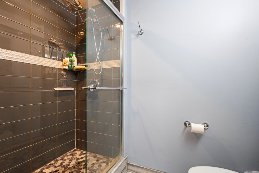 2004 E Parkview Circle, Hoffman Estates, IL 60169