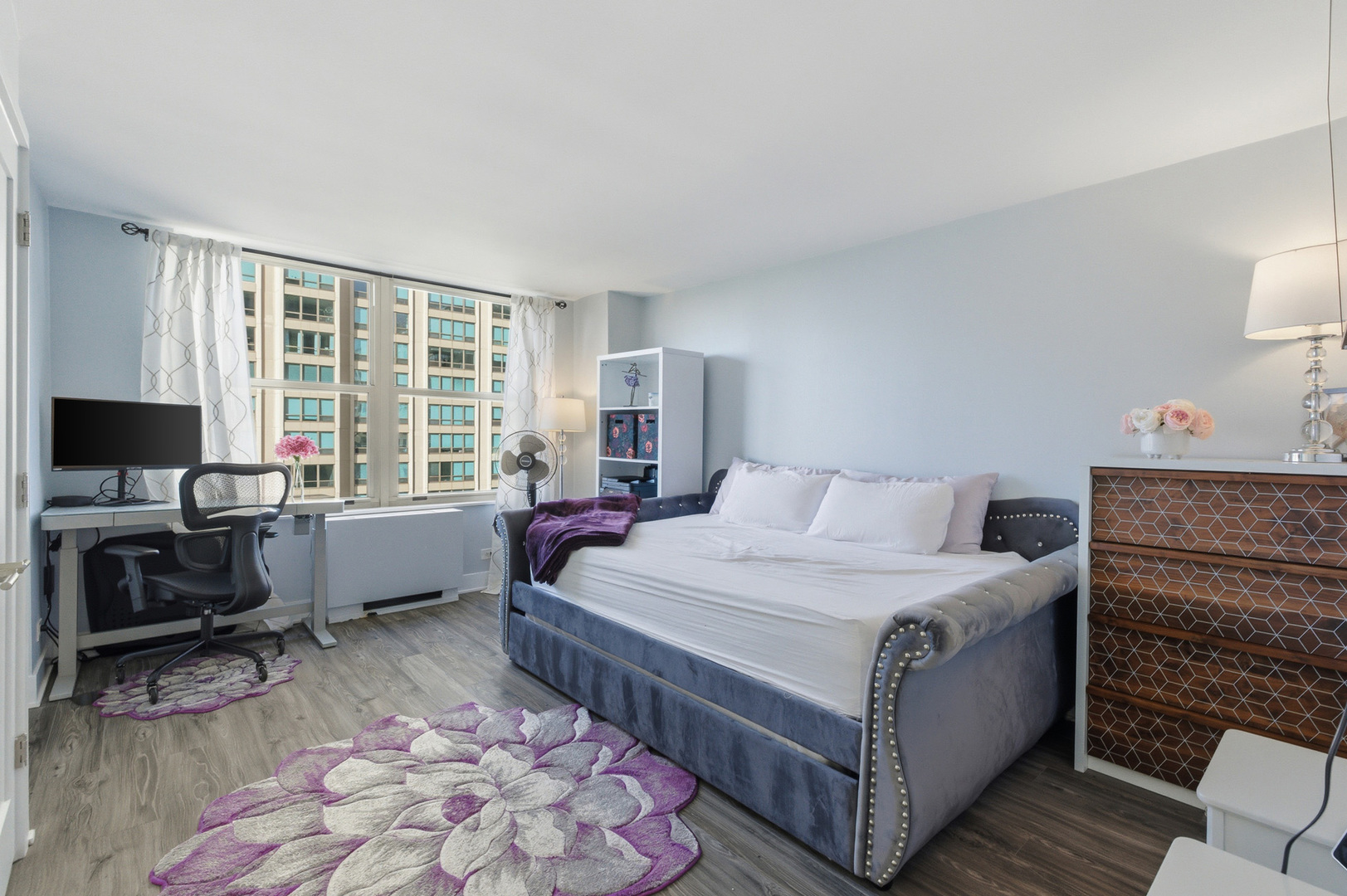525 W HAWTHORNE Place #1104, Chicago, IL 60657