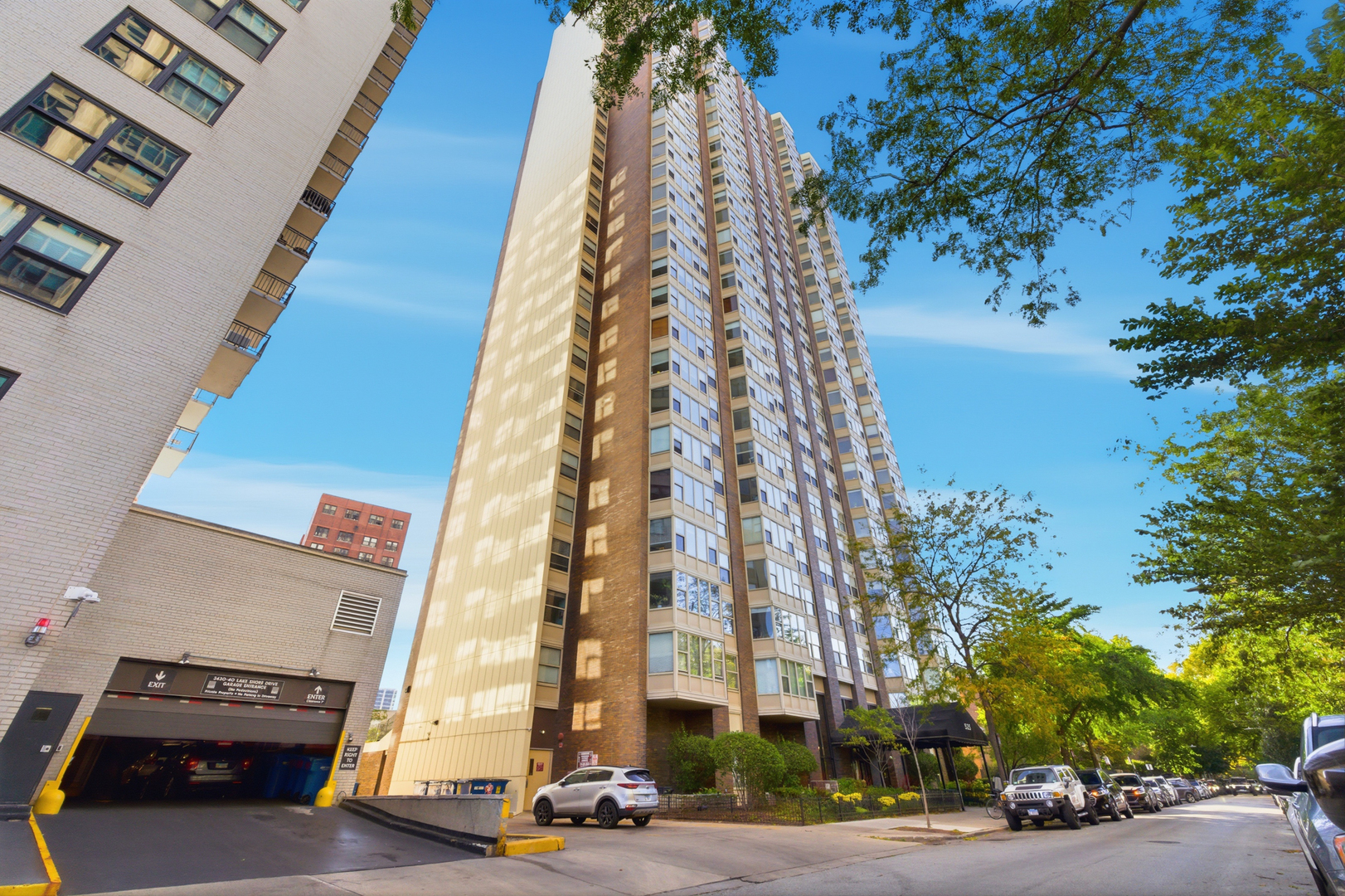 525 W HAWTHORNE Place #1104, Chicago, IL 60657