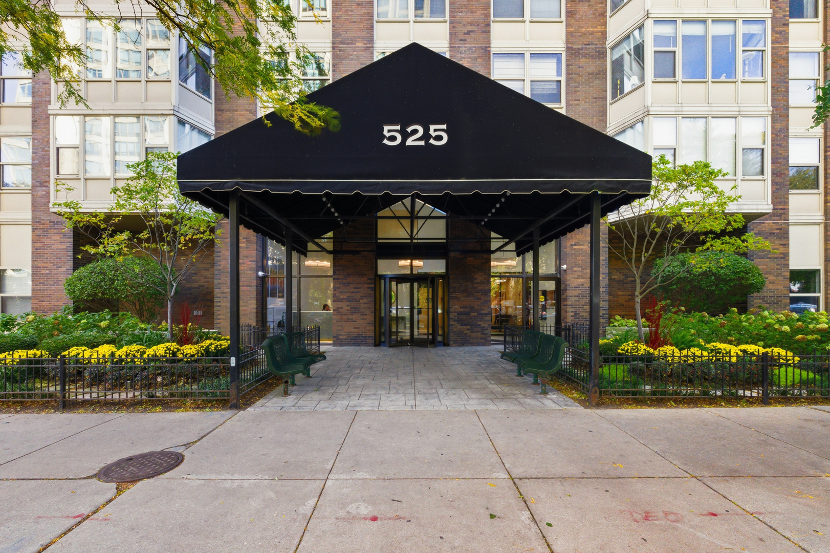 525 W HAWTHORNE Place #1104, Chicago, IL 60657