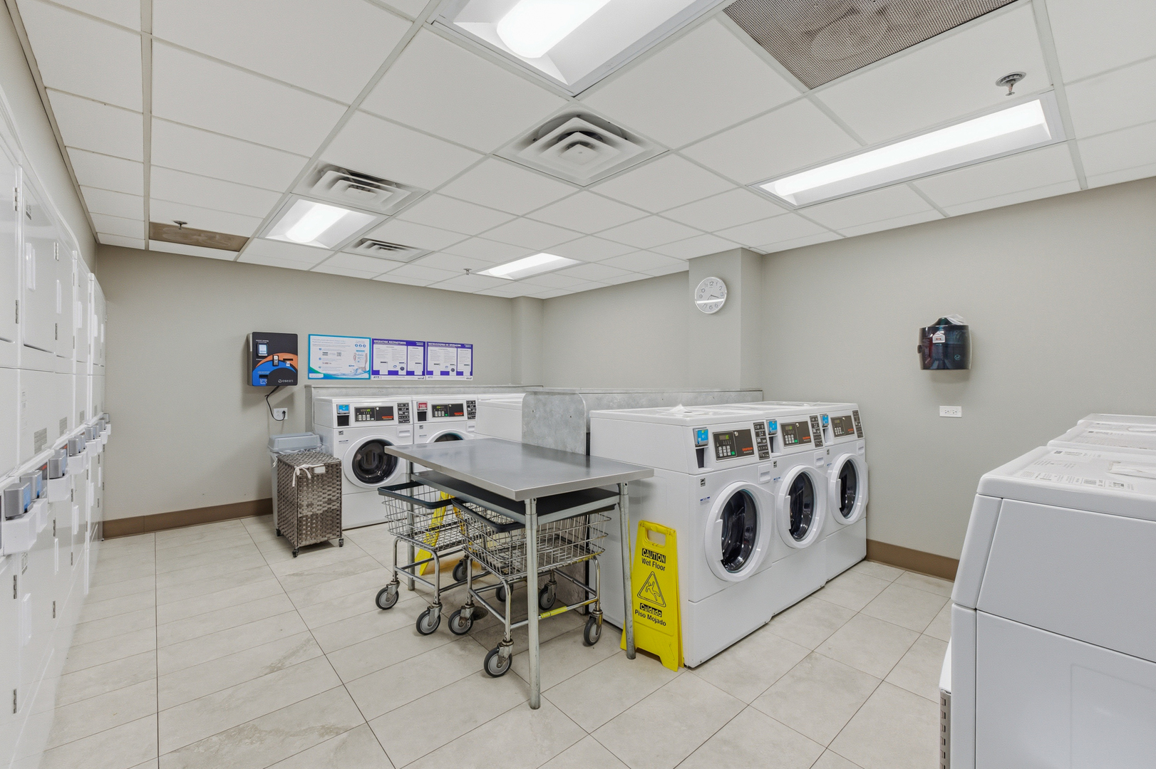 525 W HAWTHORNE Place #1104, Chicago, IL 60657