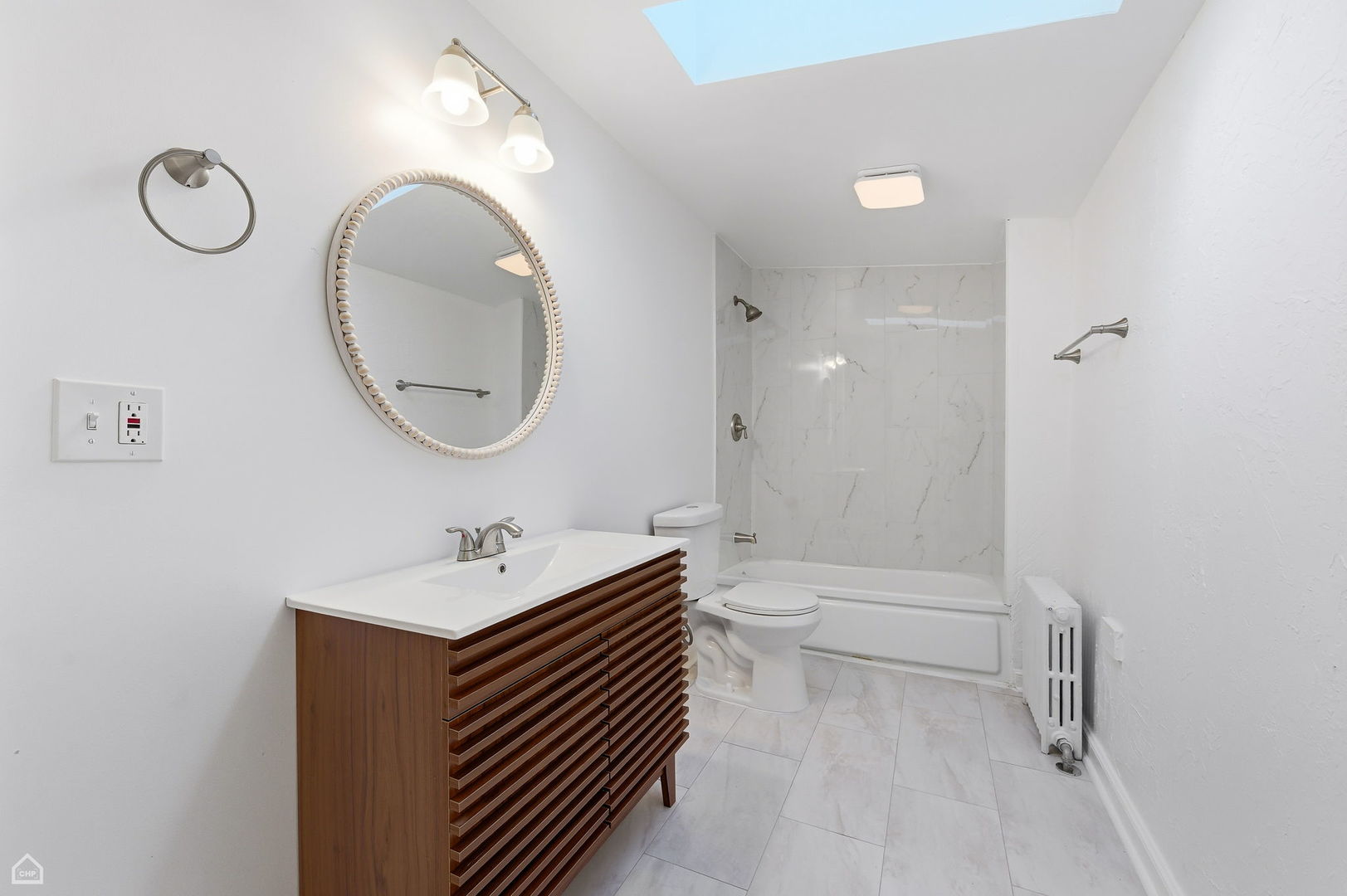 7635 W Foster Avenue, Chicago, IL 60656