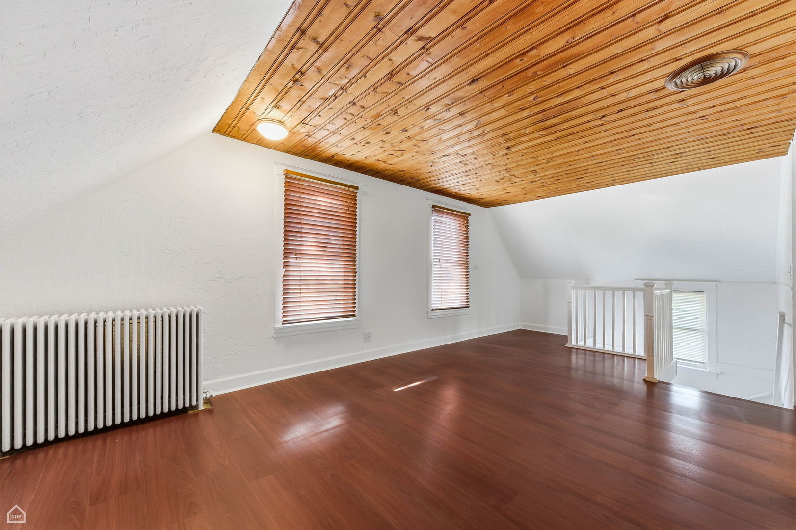 7635 W Foster Avenue, Chicago, IL 60656