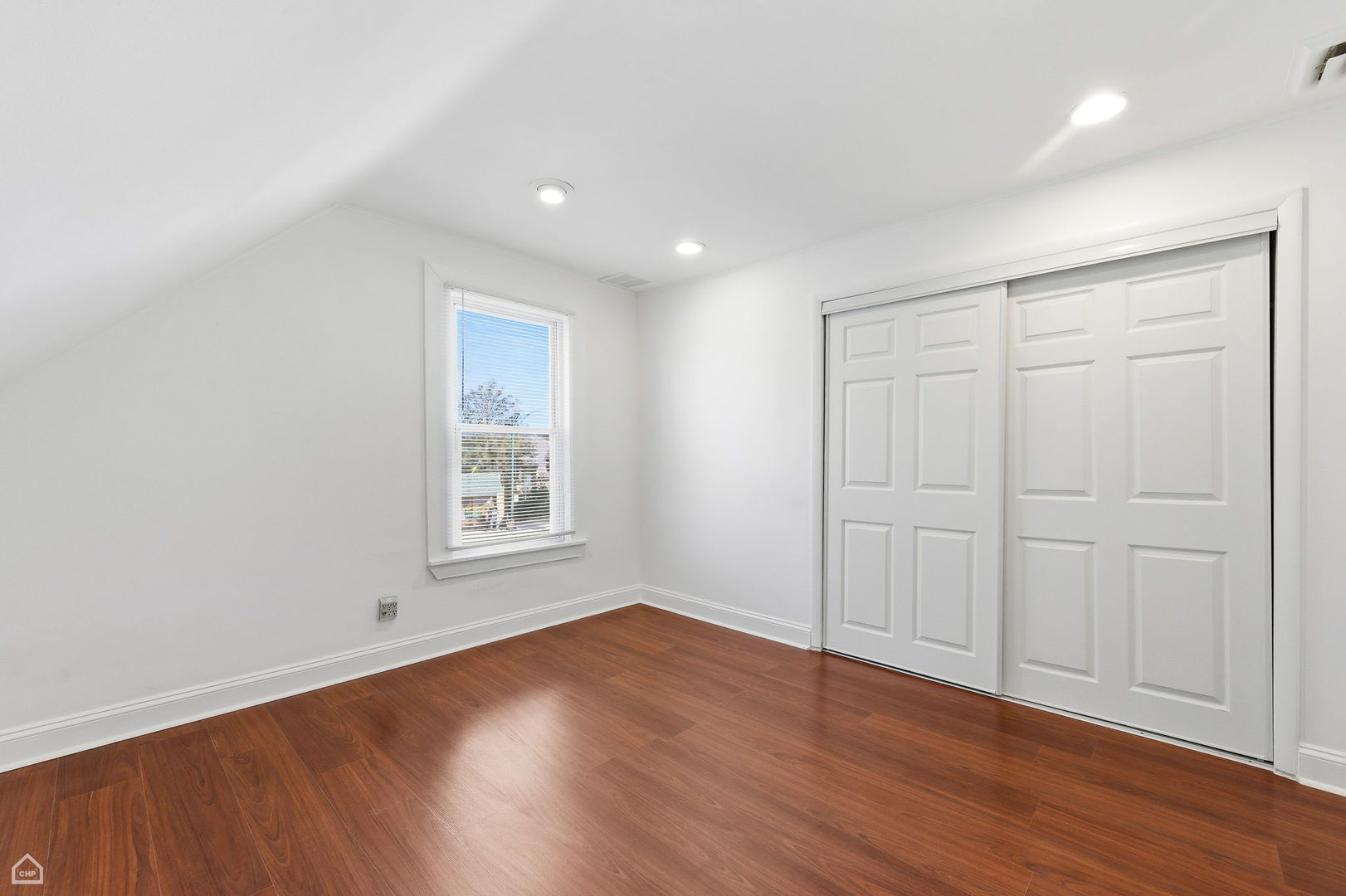 7635 W Foster Avenue, Chicago, IL 60656