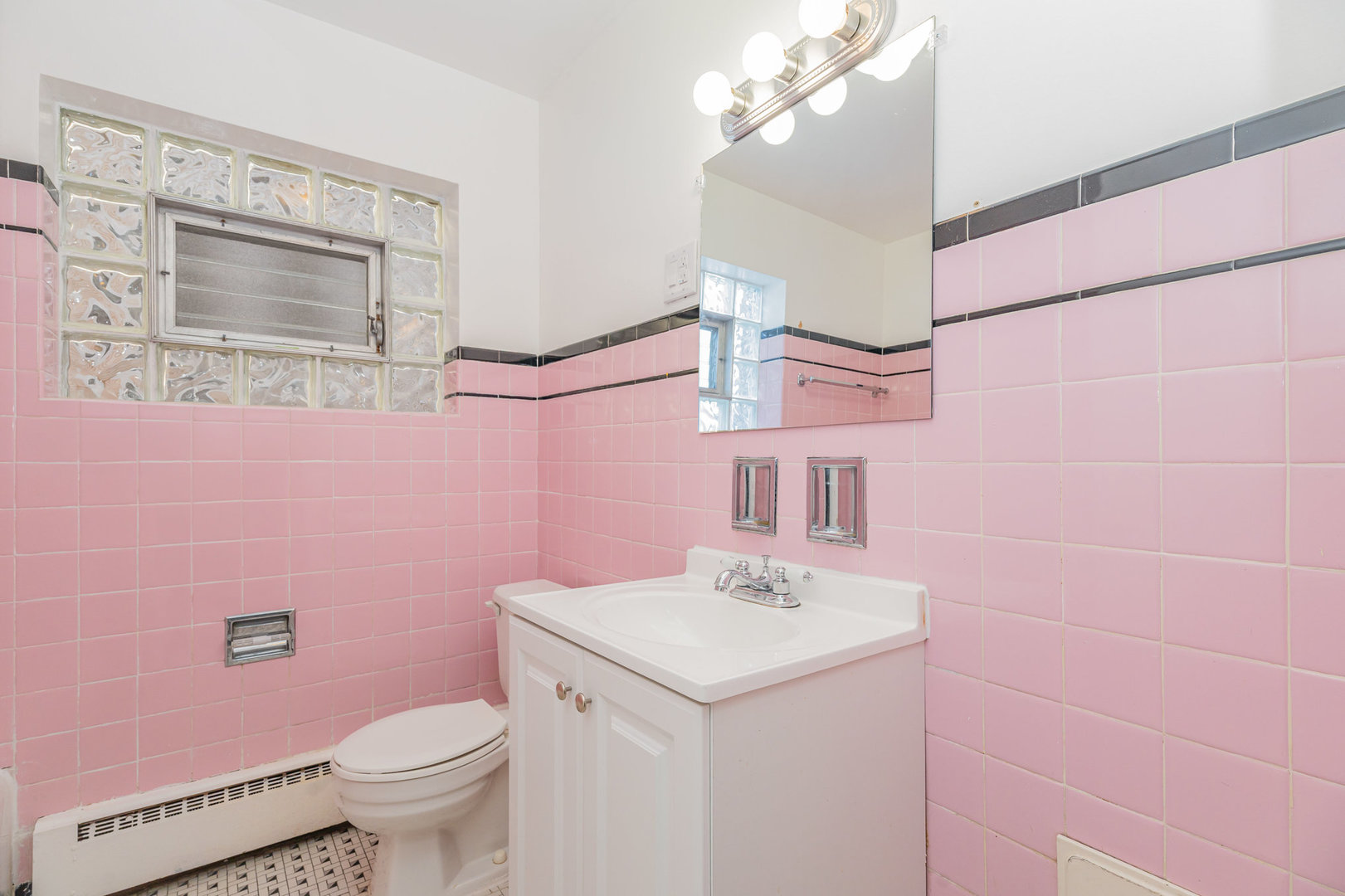 3541 N Rutherford Avenue, Chicago, IL 60634