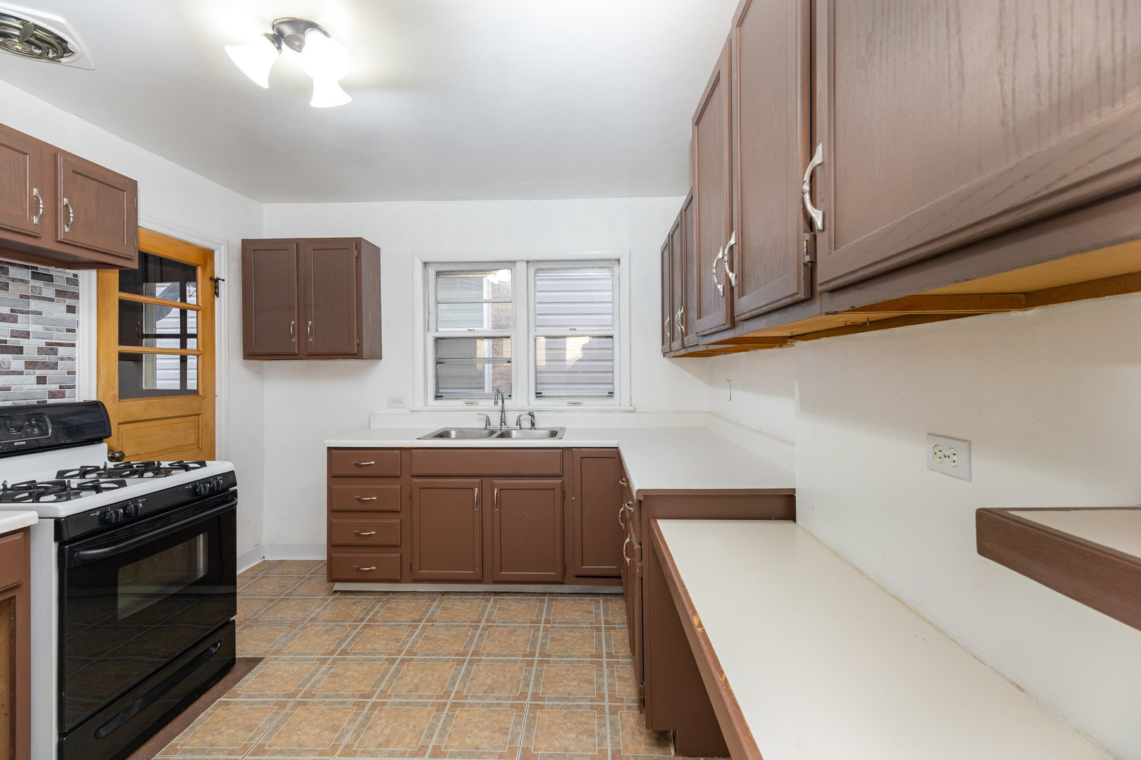 3541 N Rutherford Avenue, Chicago, IL 60634