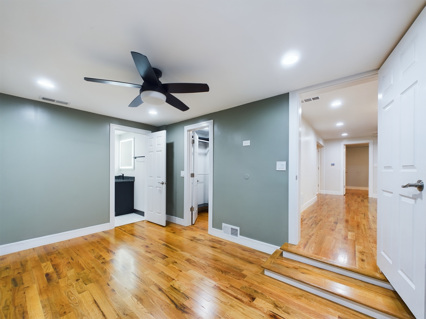 9625 S Merton Avenue, Oak Lawn, IL 60453