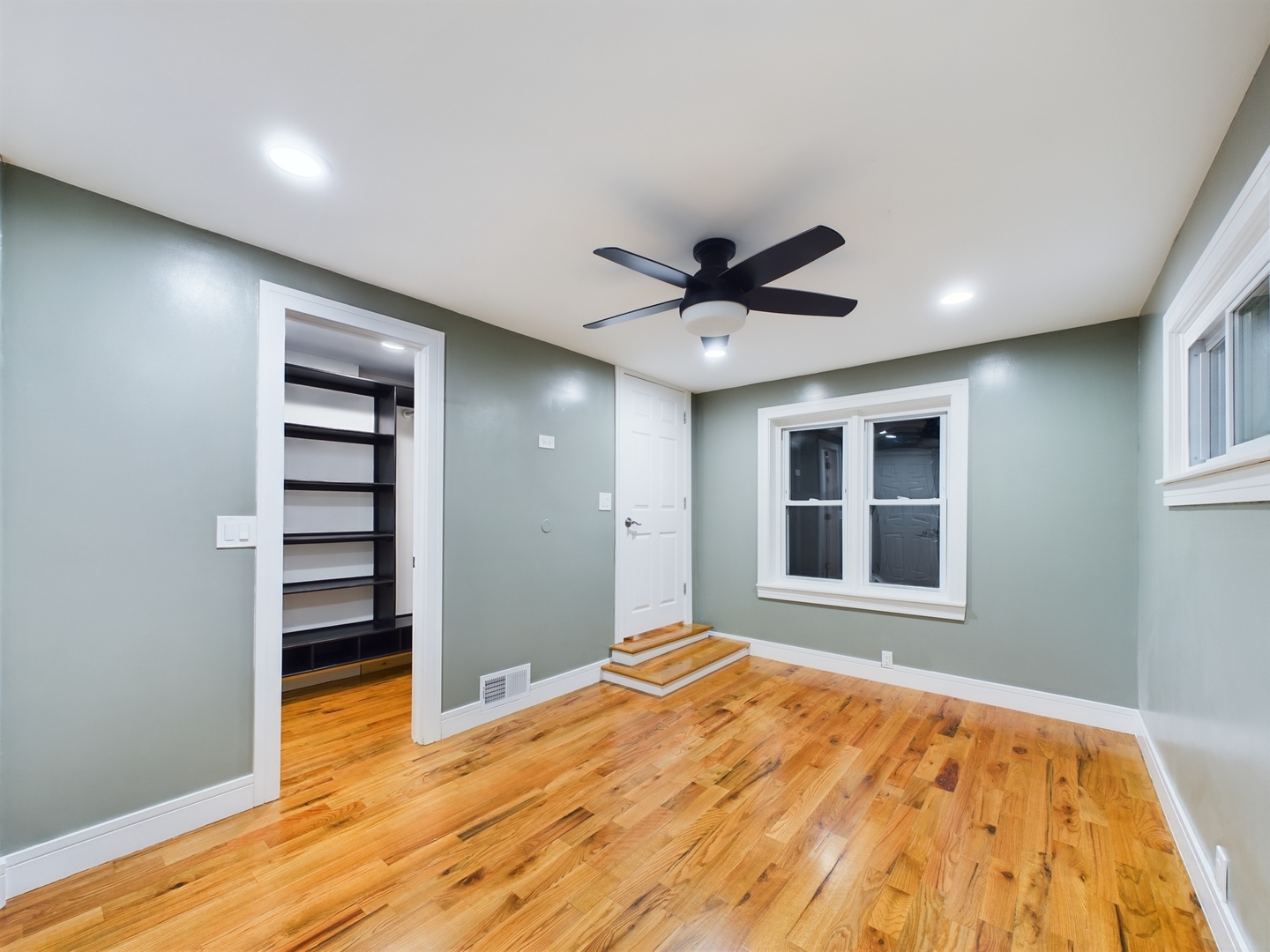 9625 S Merton Avenue, Oak Lawn, IL 60453