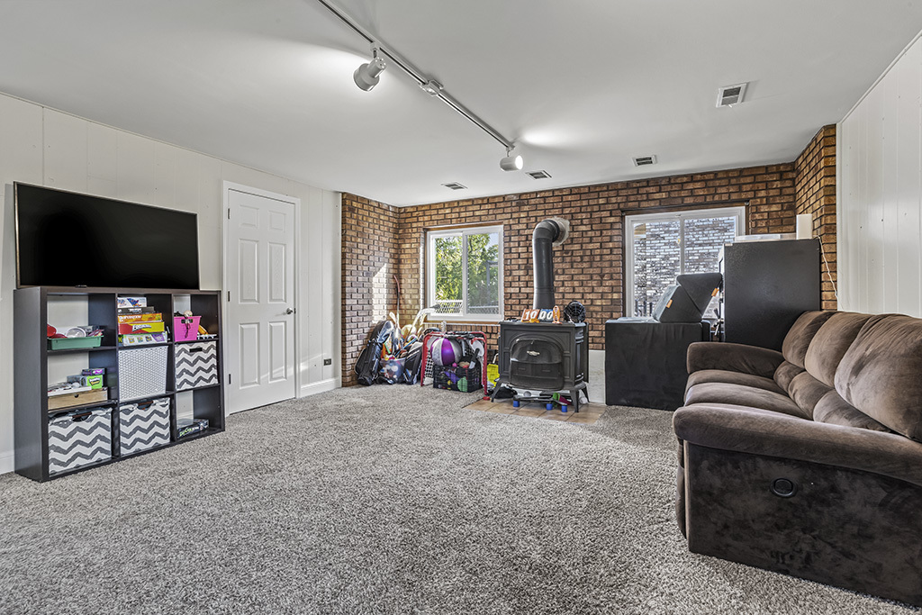 417 Glenys Drive, Lemont, IL 60439