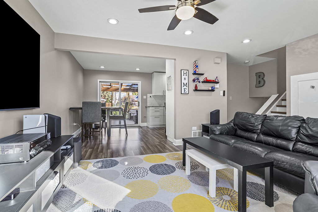 417 Glenys Drive, Lemont, IL 60439