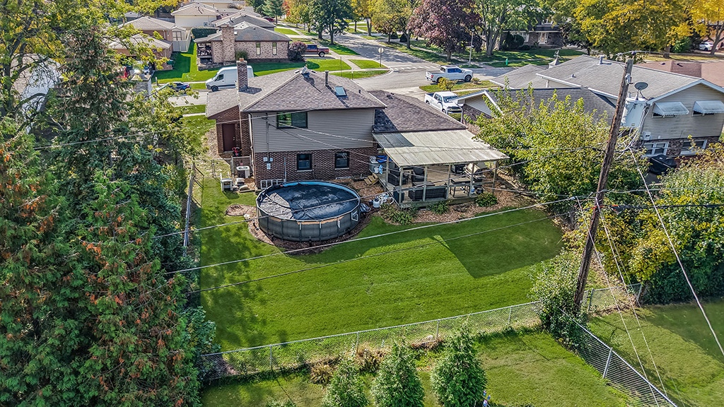 417 Glenys Drive, Lemont, IL 60439