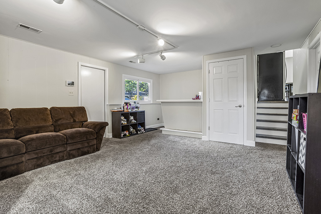 417 Glenys Drive, Lemont, IL 60439