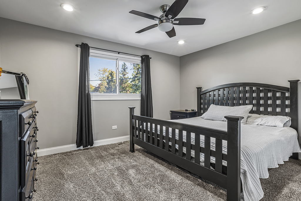 417 Glenys Drive, Lemont, IL 60439