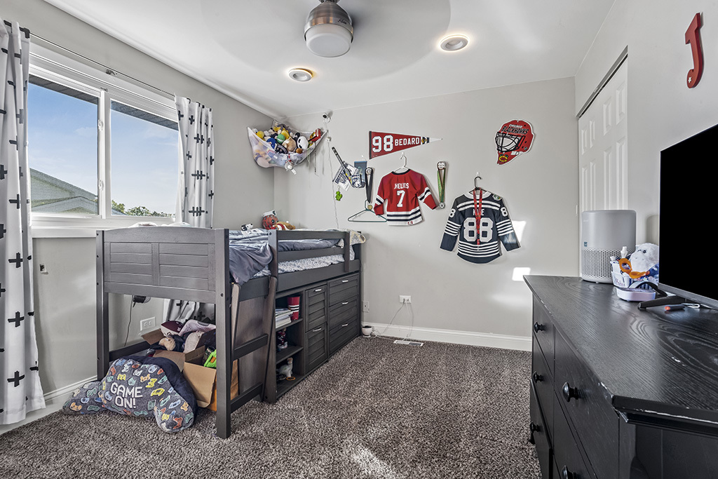 417 Glenys Drive, Lemont, IL 60439