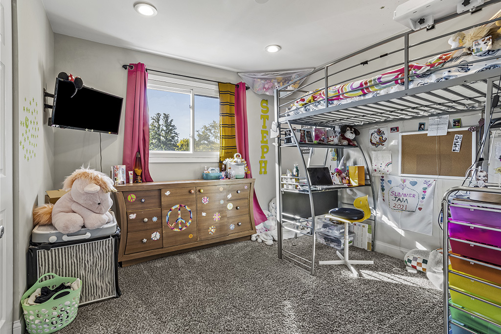 417 Glenys Drive, Lemont, IL 60439