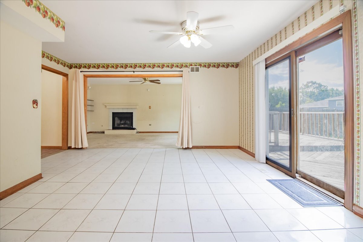 105 S Canyon Drive, Bolingbrook, IL 60490