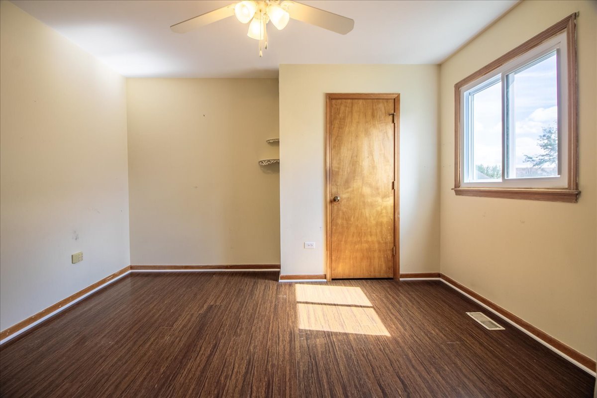 105 S Canyon Drive, Bolingbrook, IL 60490