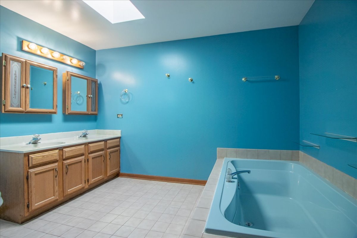 105 S Canyon Drive, Bolingbrook, IL 60490