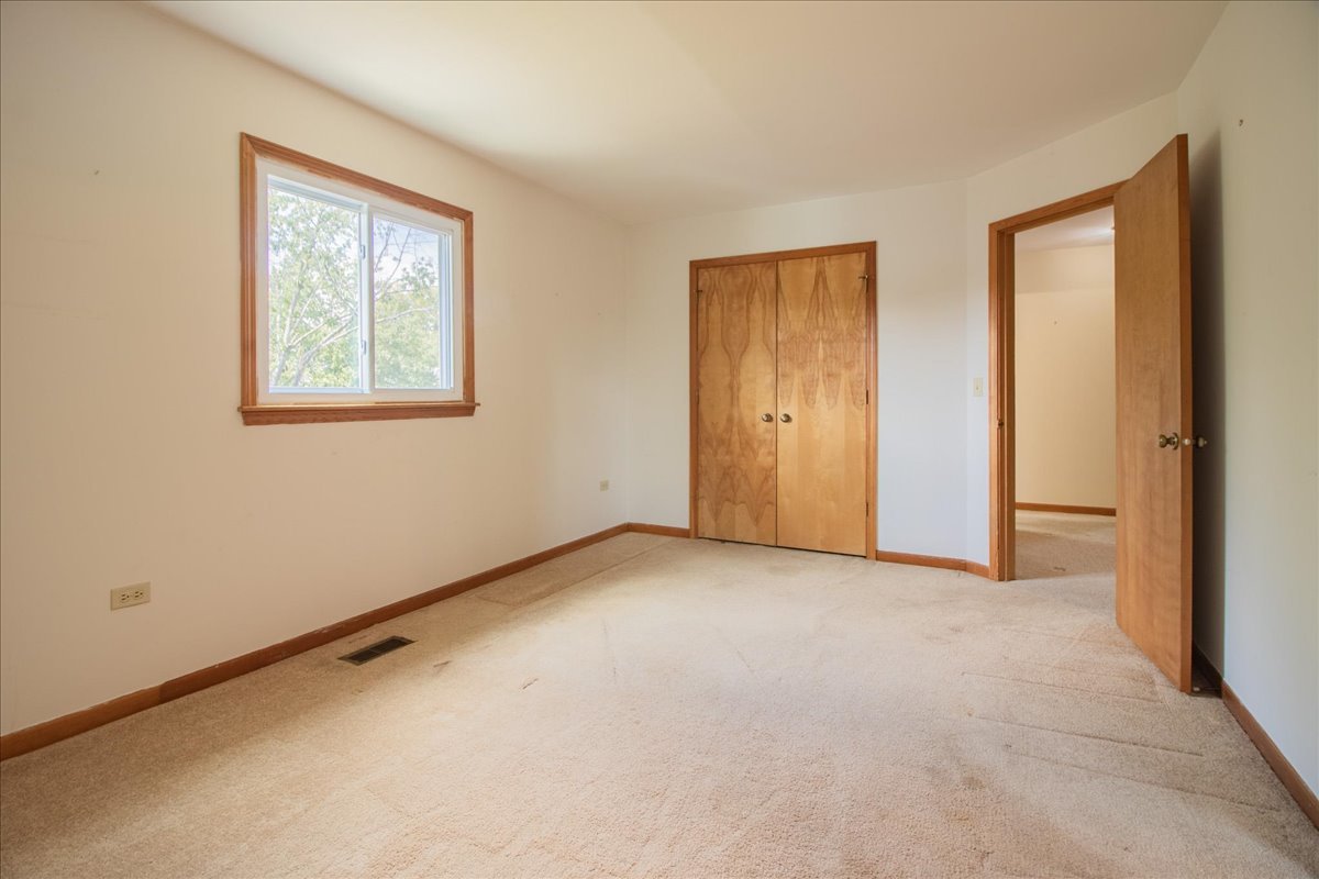 105 S Canyon Drive, Bolingbrook, IL 60490