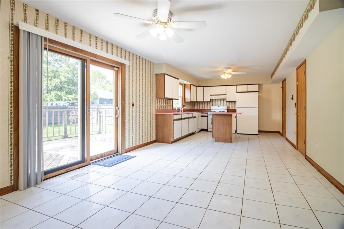 105 S Canyon Drive, Bolingbrook, IL 60490