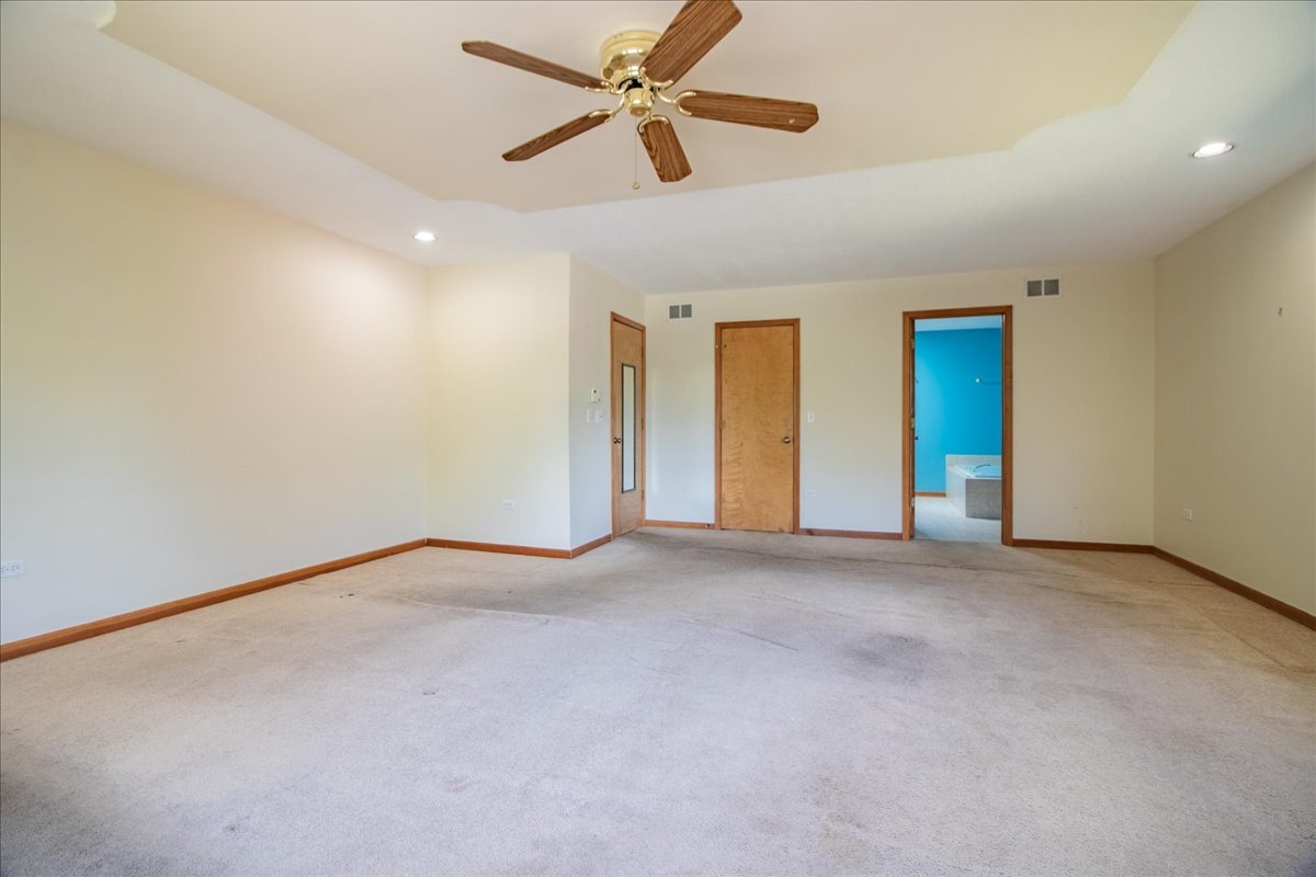 105 S Canyon Drive, Bolingbrook, IL 60490