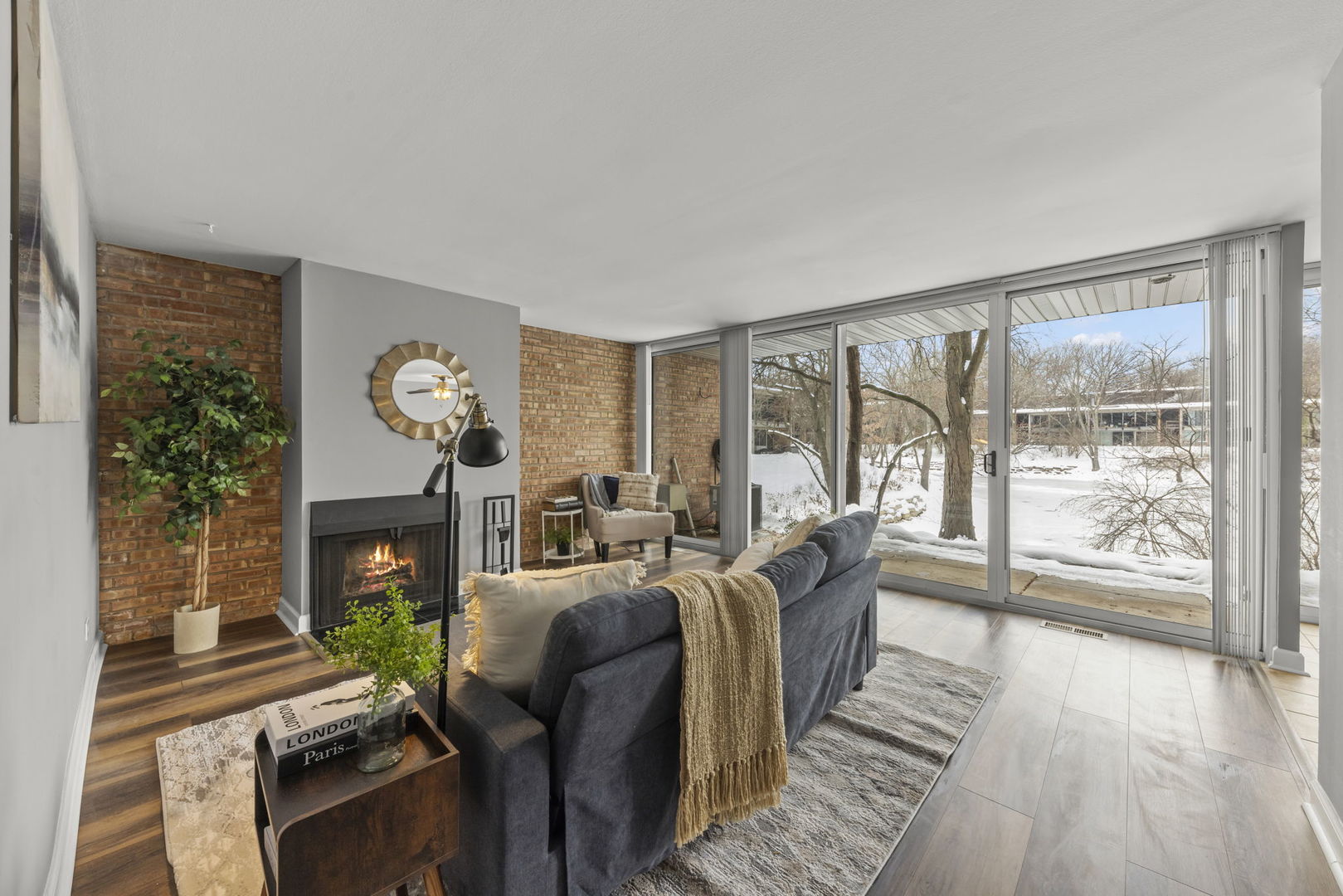 6008 LAKE Drive #1A, Lisle, IL 60532