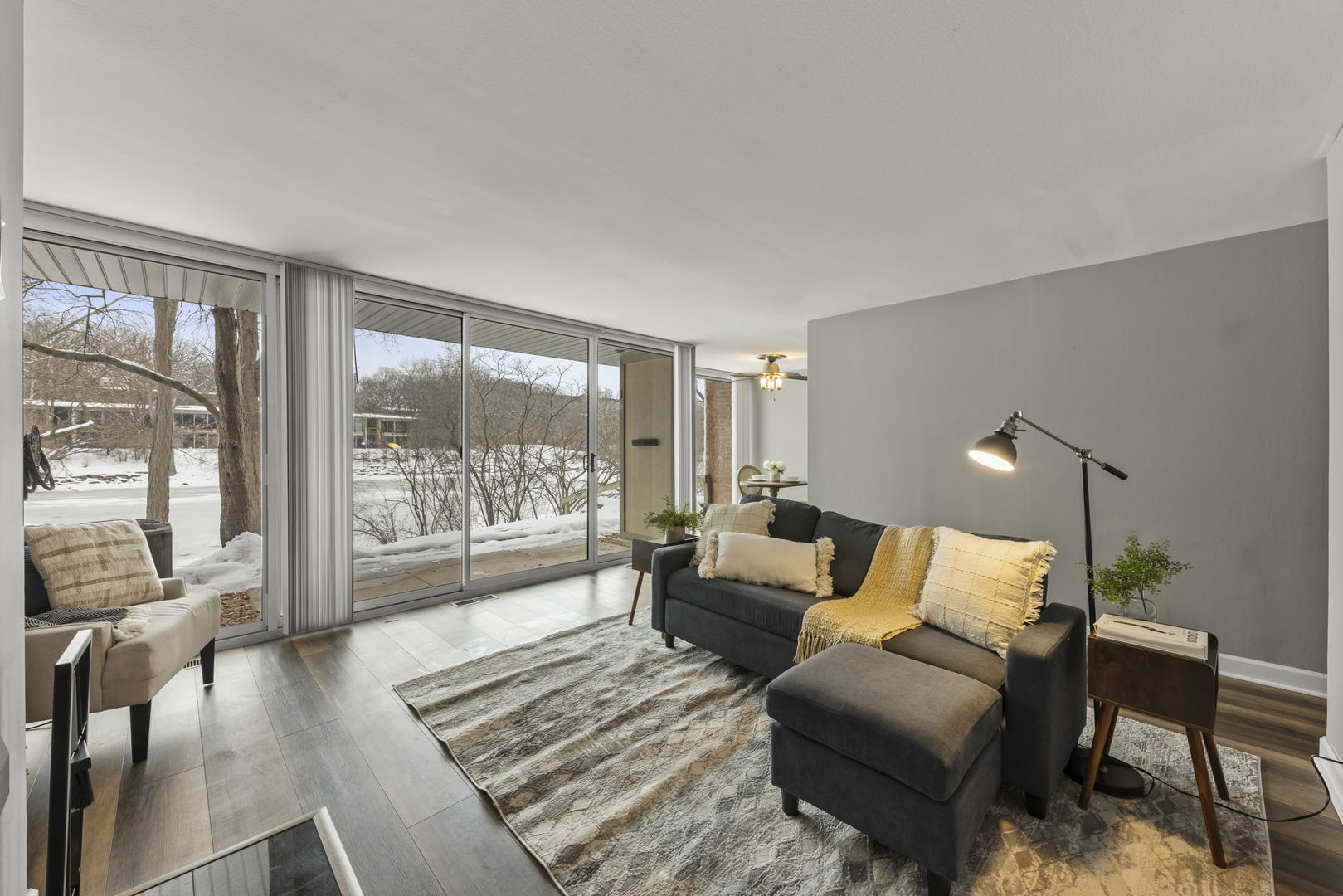 6008 LAKE Drive #1A, Lisle, IL 60532