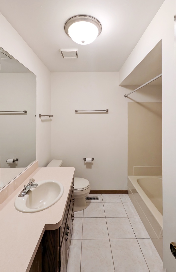 600 Crescenzo Court #B, New Lenox, IL 60451