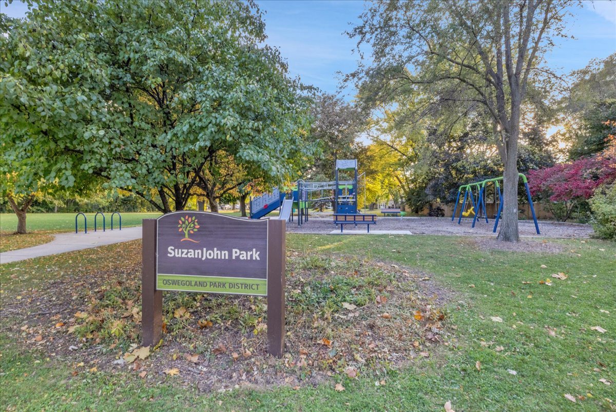 43 Hampton Road, Montgomery, IL 60538