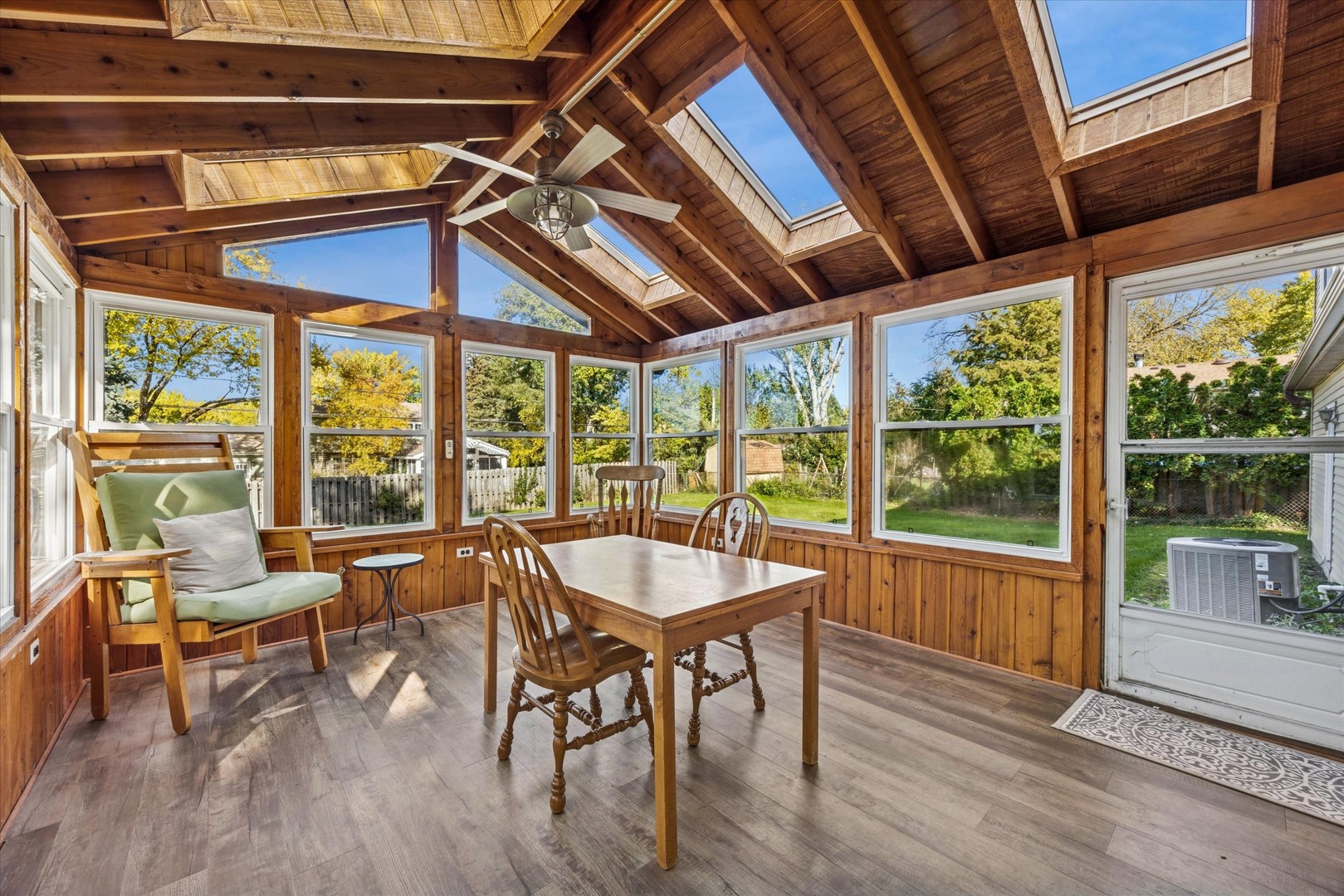 33W208 Bonnie Street, St. Charles, IL 60174