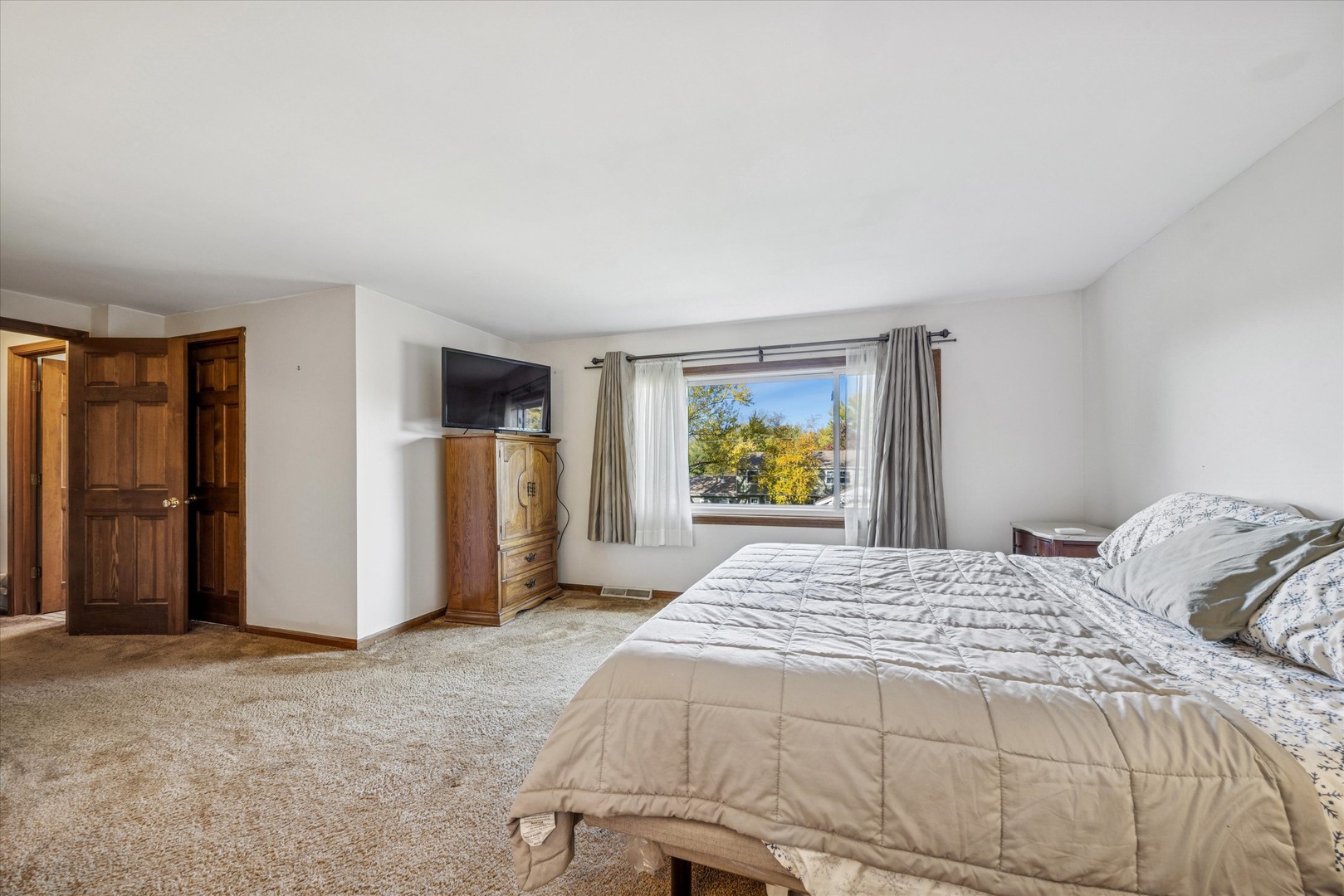 33W208 Bonnie Street, St. Charles, IL 60174