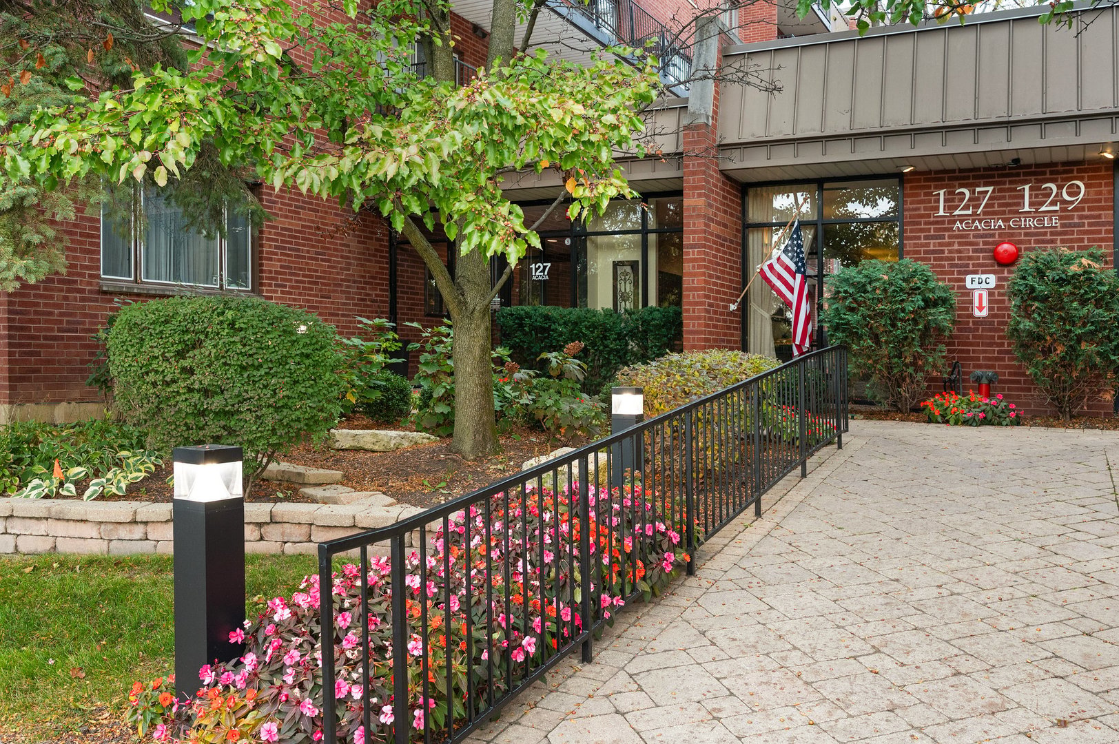 127 Acacia Circle #304, Indian Head Park, IL 60525