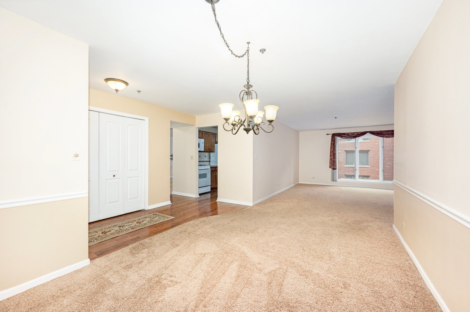 127 Acacia Circle #304, Indian Head Park, IL 60525