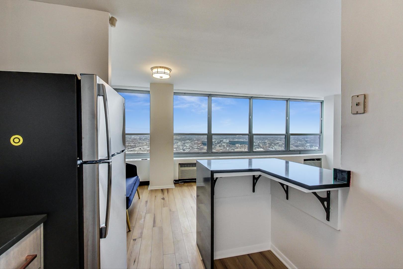 3550 N Lake Shore Drive #2728, Chicago, IL 60657