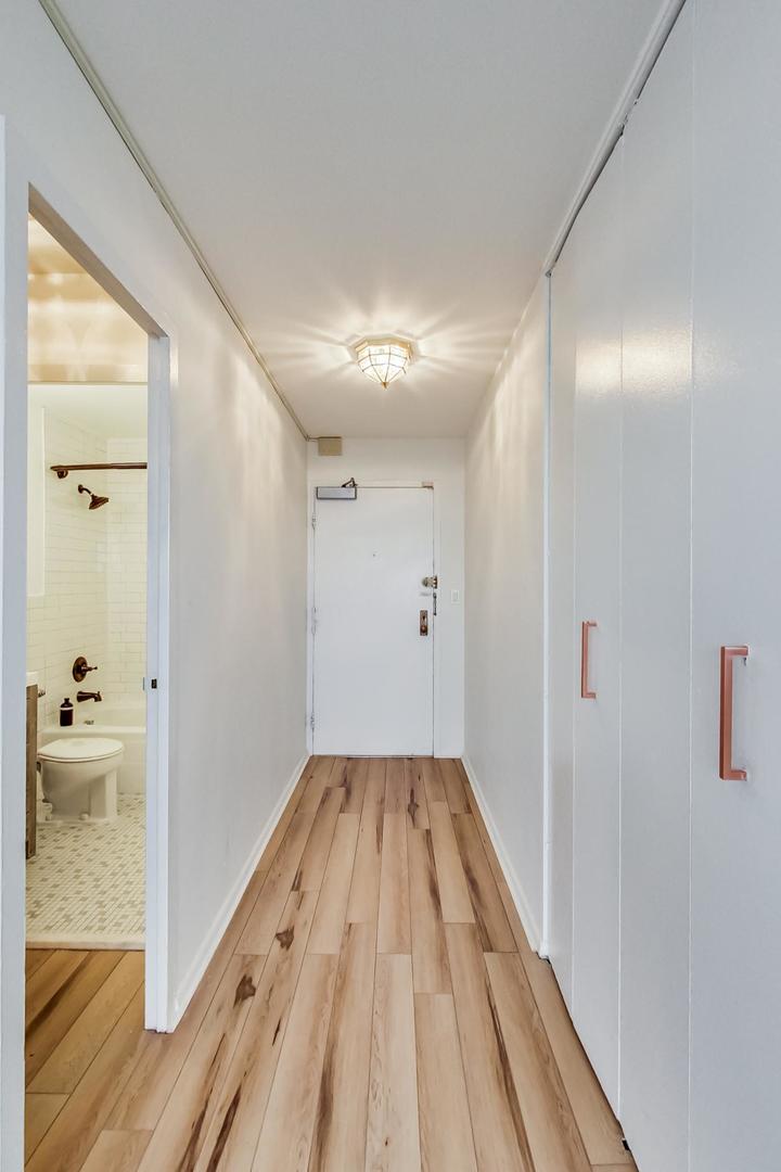 3550 N Lake Shore Drive #2728, Chicago, IL 60657