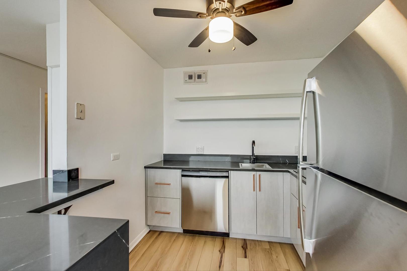 3550 N Lake Shore Drive #2728, Chicago, IL 60657