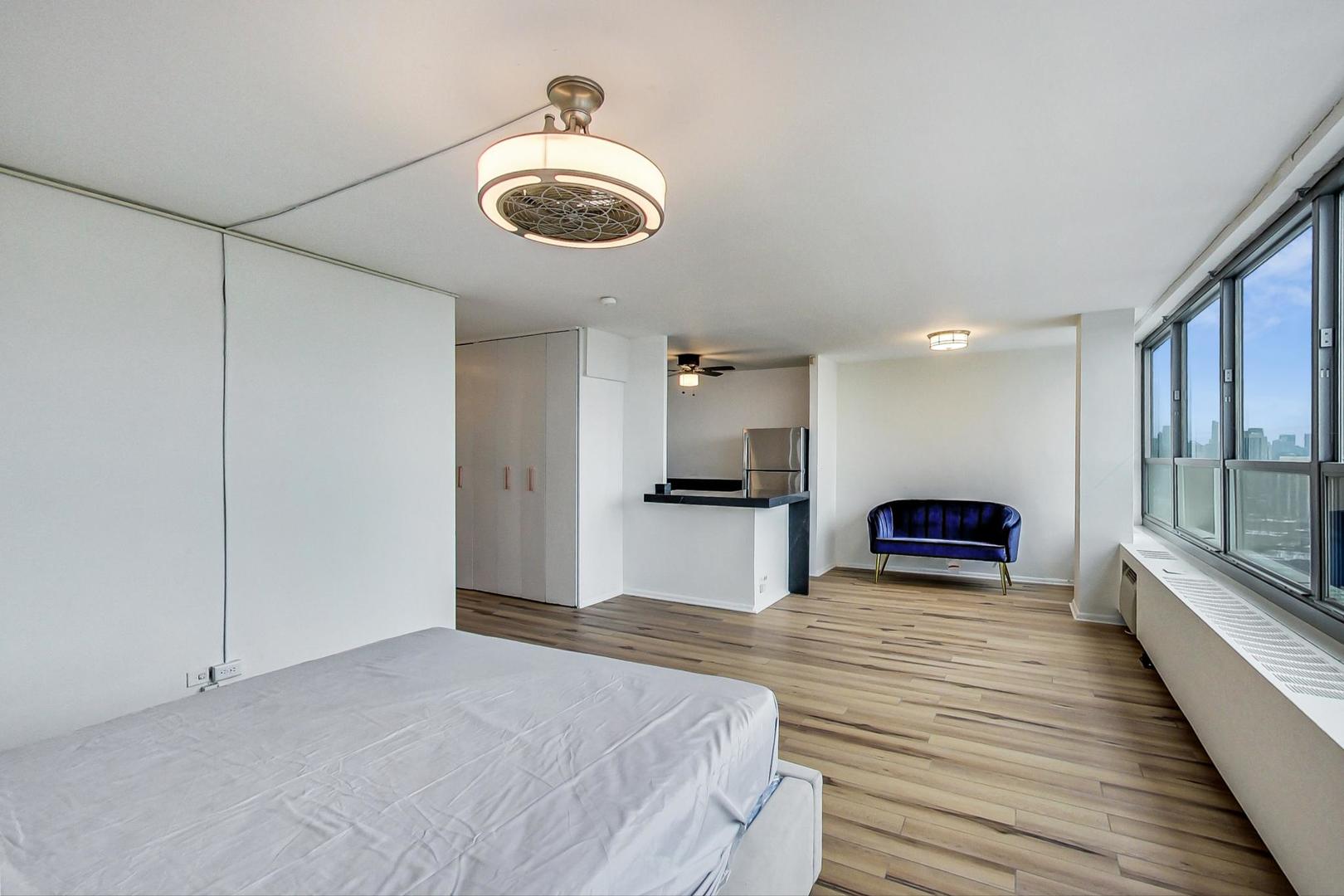 3550 N Lake Shore Drive #2728, Chicago, IL 60657