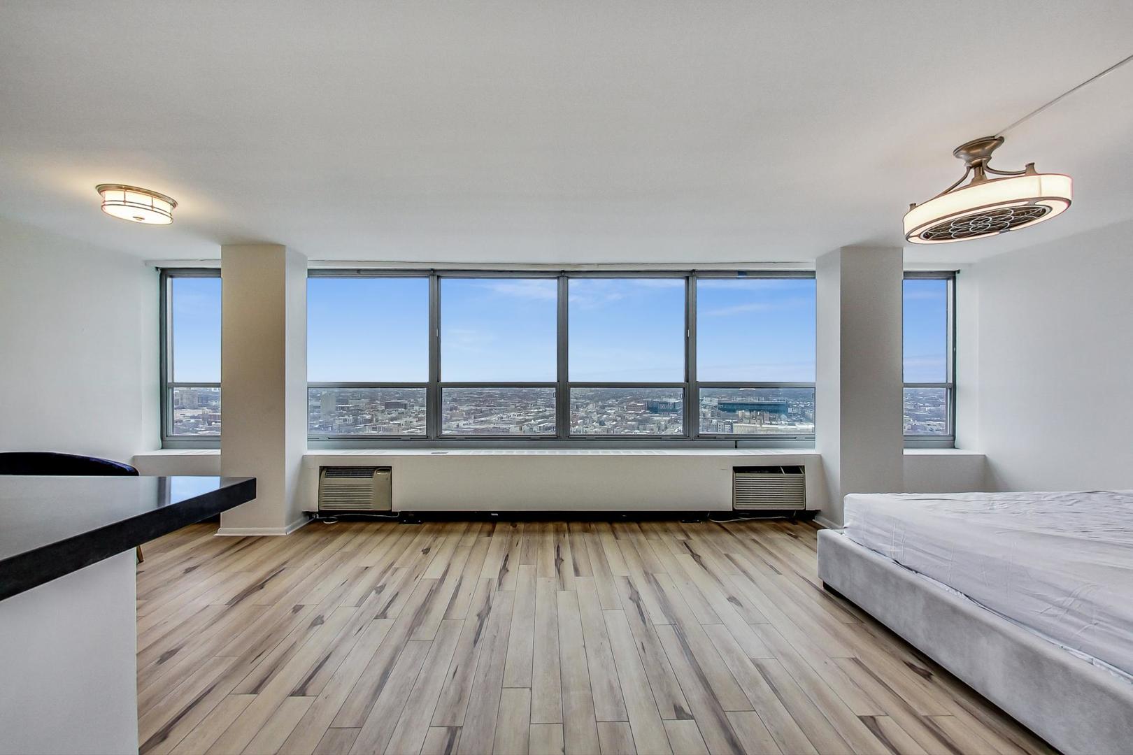 3550 N Lake Shore Drive #2728, Chicago, IL 60657