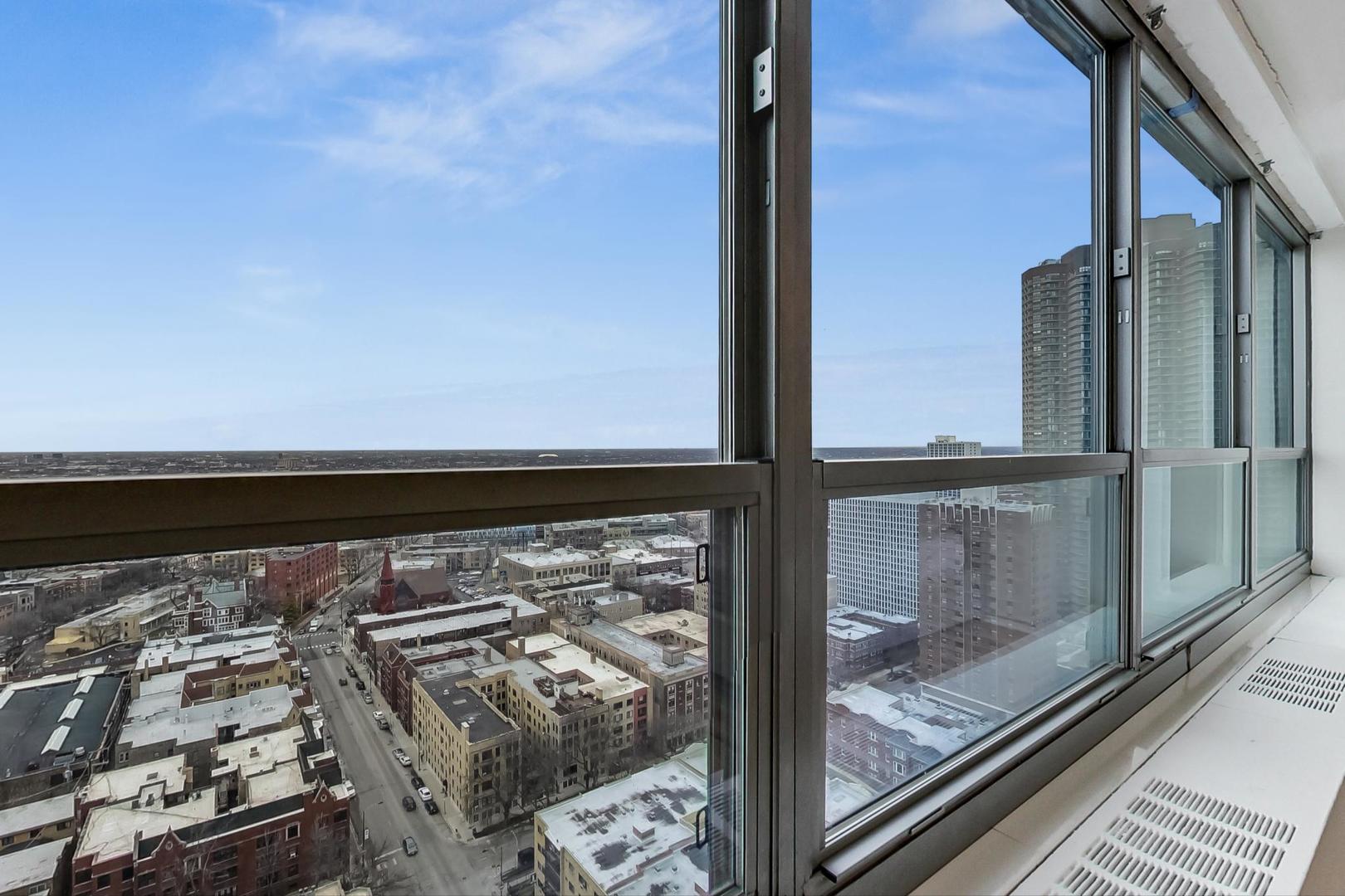 3550 N Lake Shore Drive #2728, Chicago, IL 60657