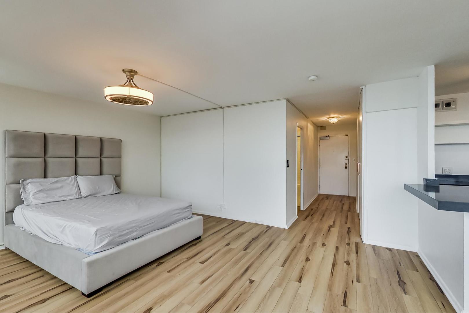 3550 N Lake Shore Drive #2728, Chicago, IL 60657