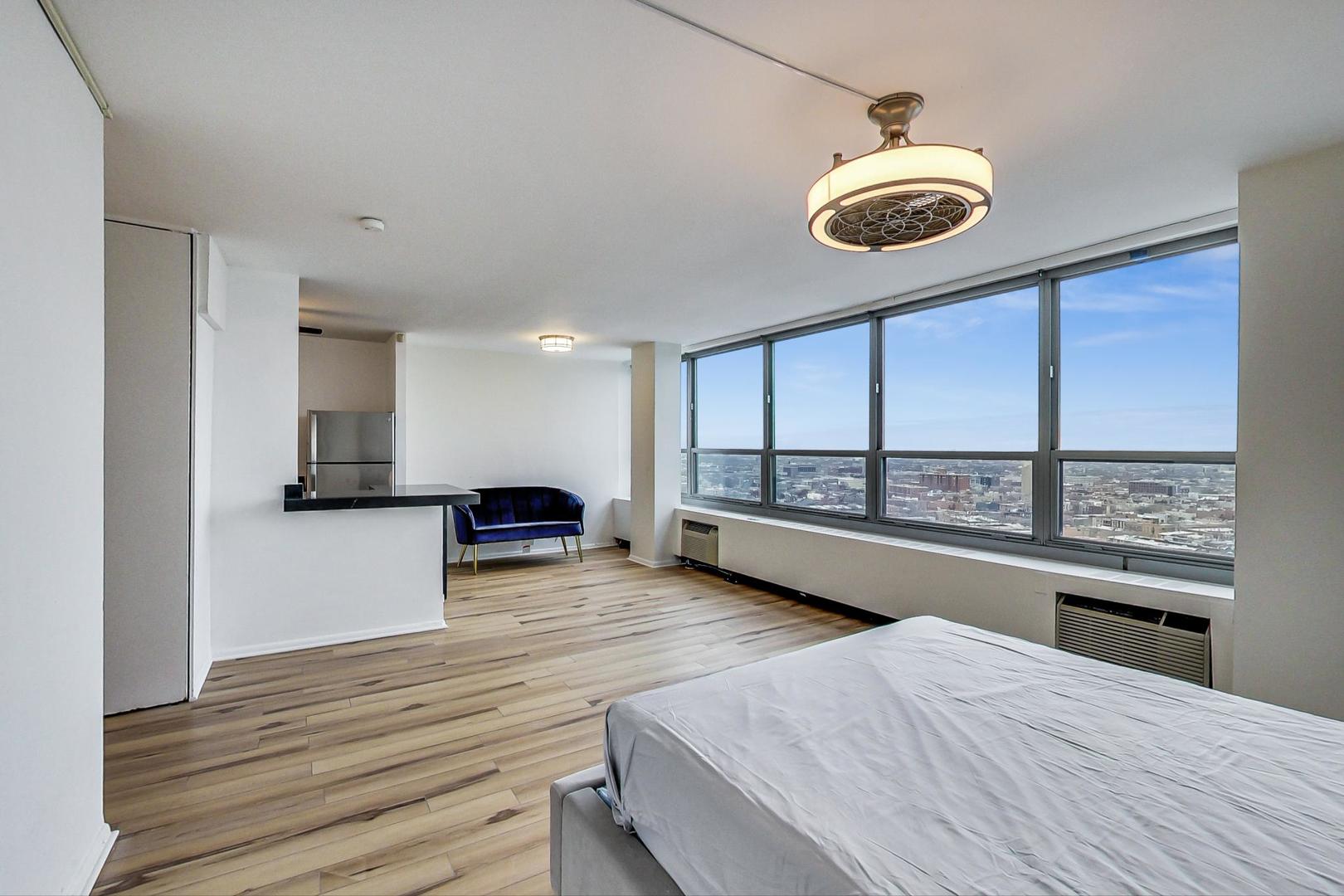 3550 N Lake Shore Drive #2728, Chicago, IL 60657