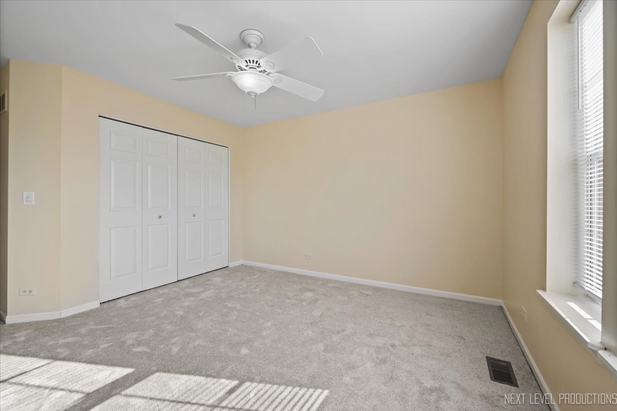 438 W Meadow Mist Lane, Round Lake, IL 60073