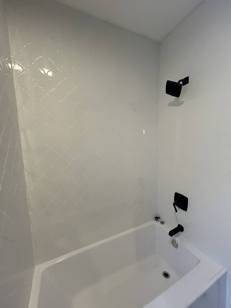 5915 W Iowa Street, Chicago, IL 60651