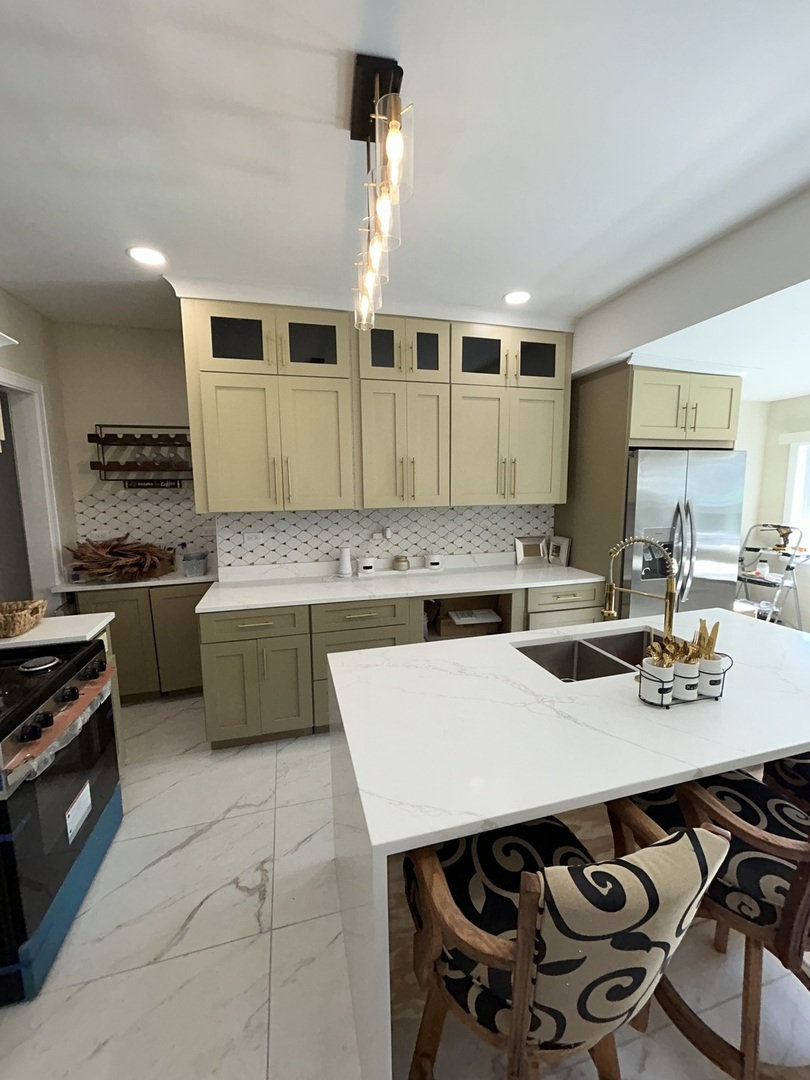 5915 W Iowa Street, Chicago, IL 60651