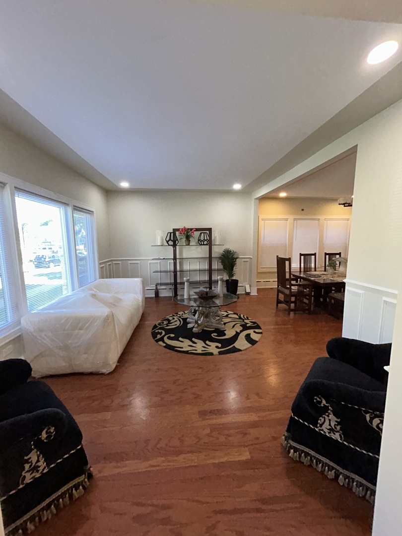 5915 W Iowa Street, Chicago, IL 60651